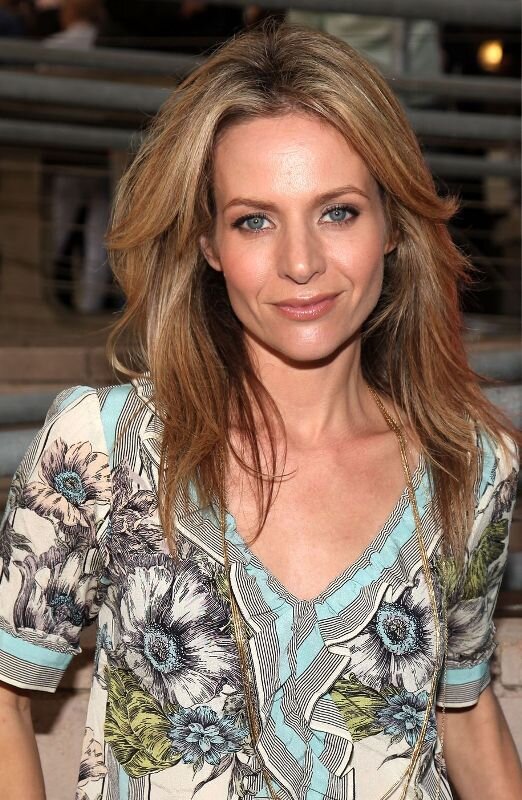 Jessalyn Gilsig — FBI Director Francine Wexler