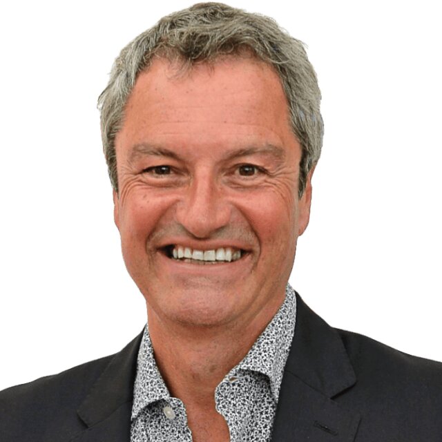 Gavin Esler — Gavin Esler