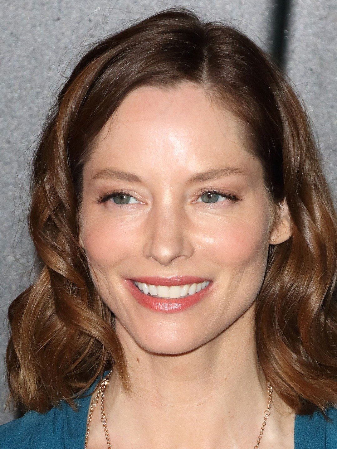 Sienna Guillory — Hanna Nichols