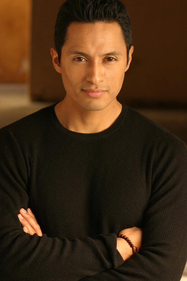 Giovanni Lopes — Officer Nunez