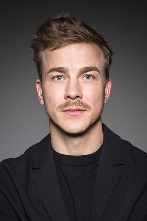 Albrecht Schuch — Freddie
