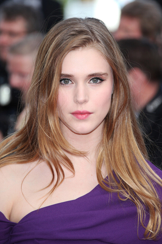 Gaia Weiss — Princess Rosanne