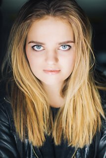 Laine MacNeil — Female Seraphite