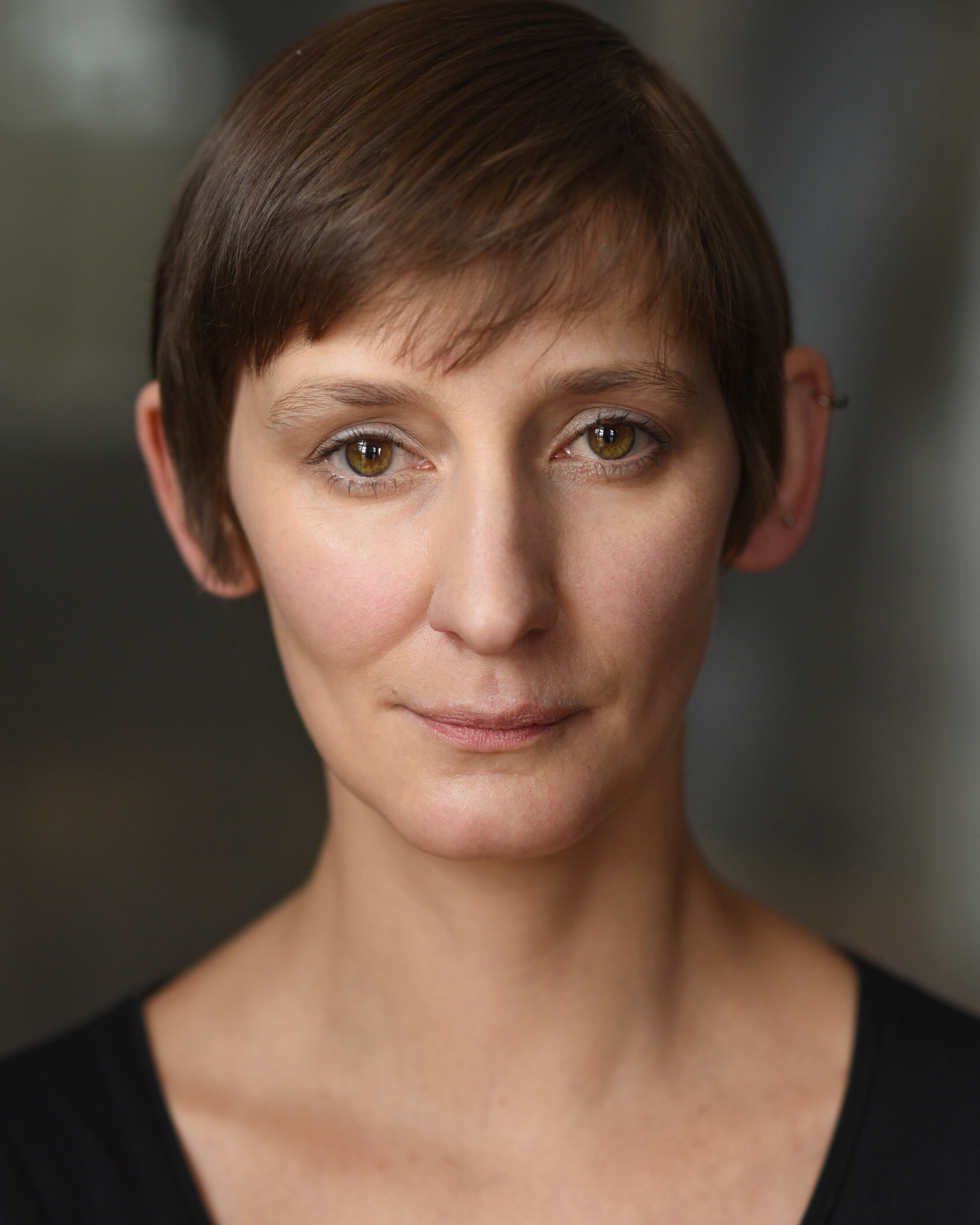 Laura Elphinstone — Oksana