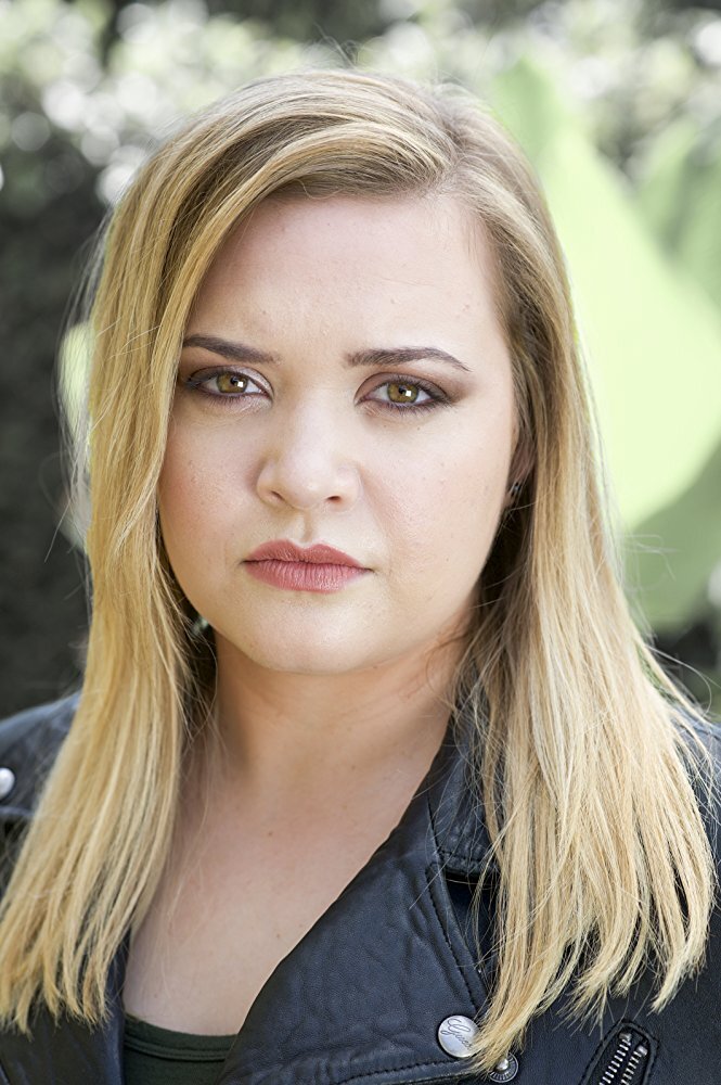 Tara Robinson — Cashier