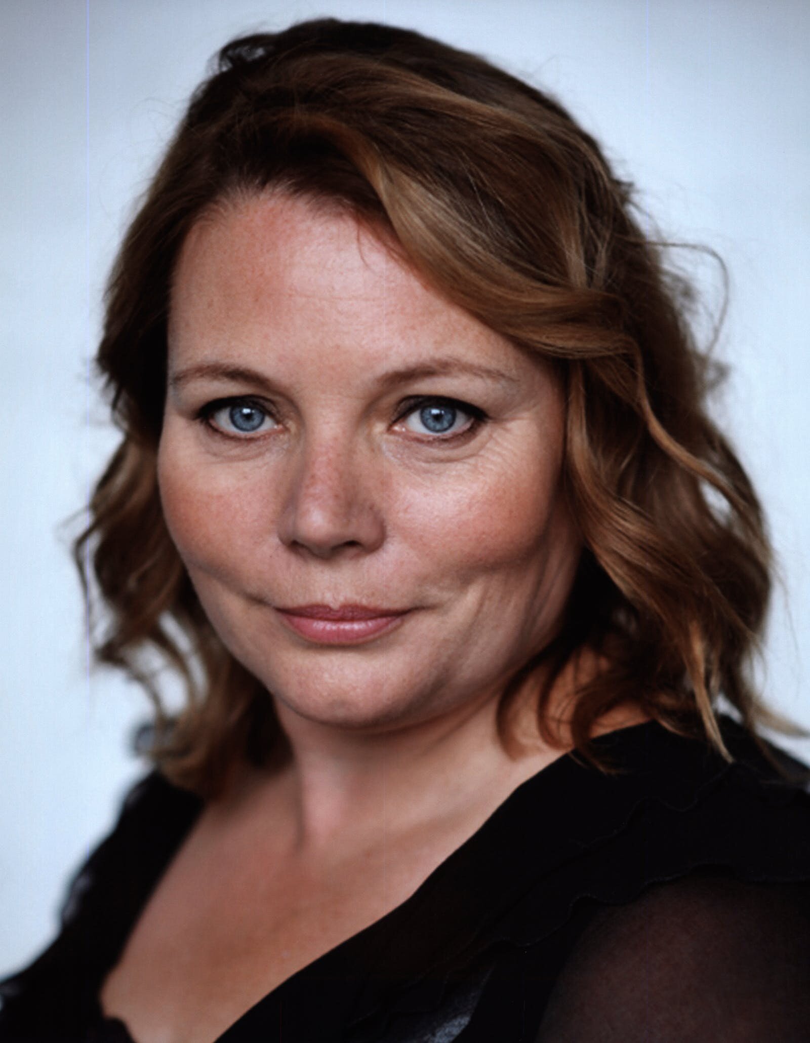 Joanna Scanlan — Moira Tregorian