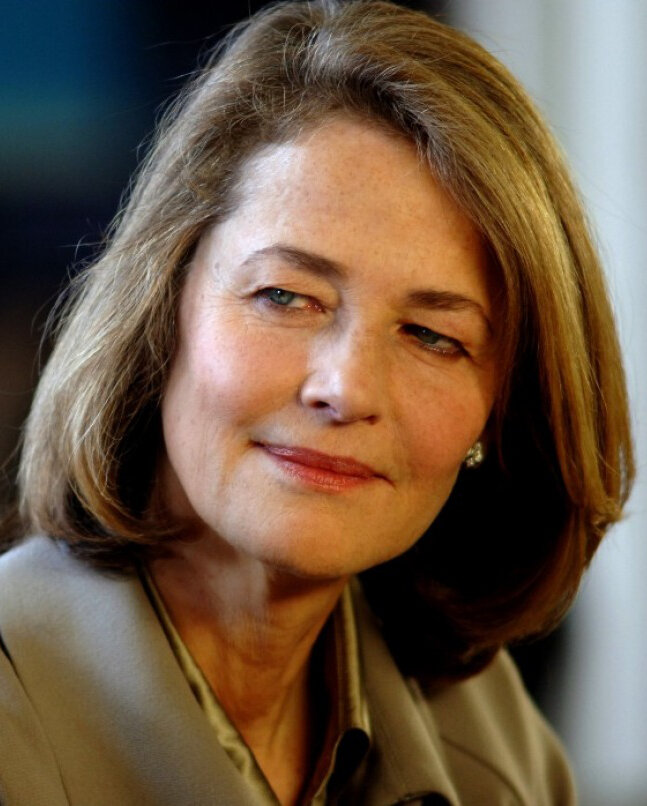 Charlotte Rampling — Dr. Evelyn Vogel