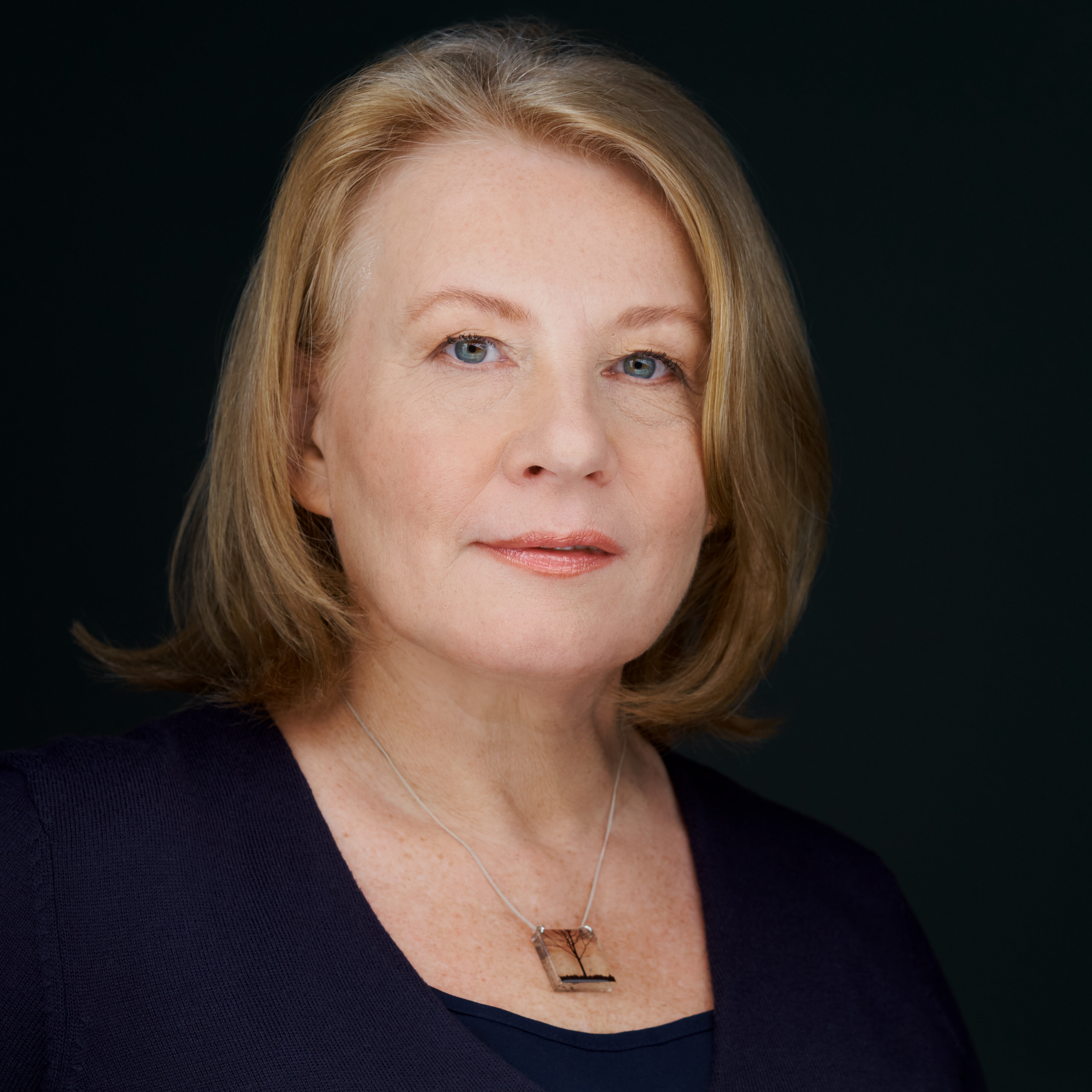 Elizabeth Saunders — Donna Raines