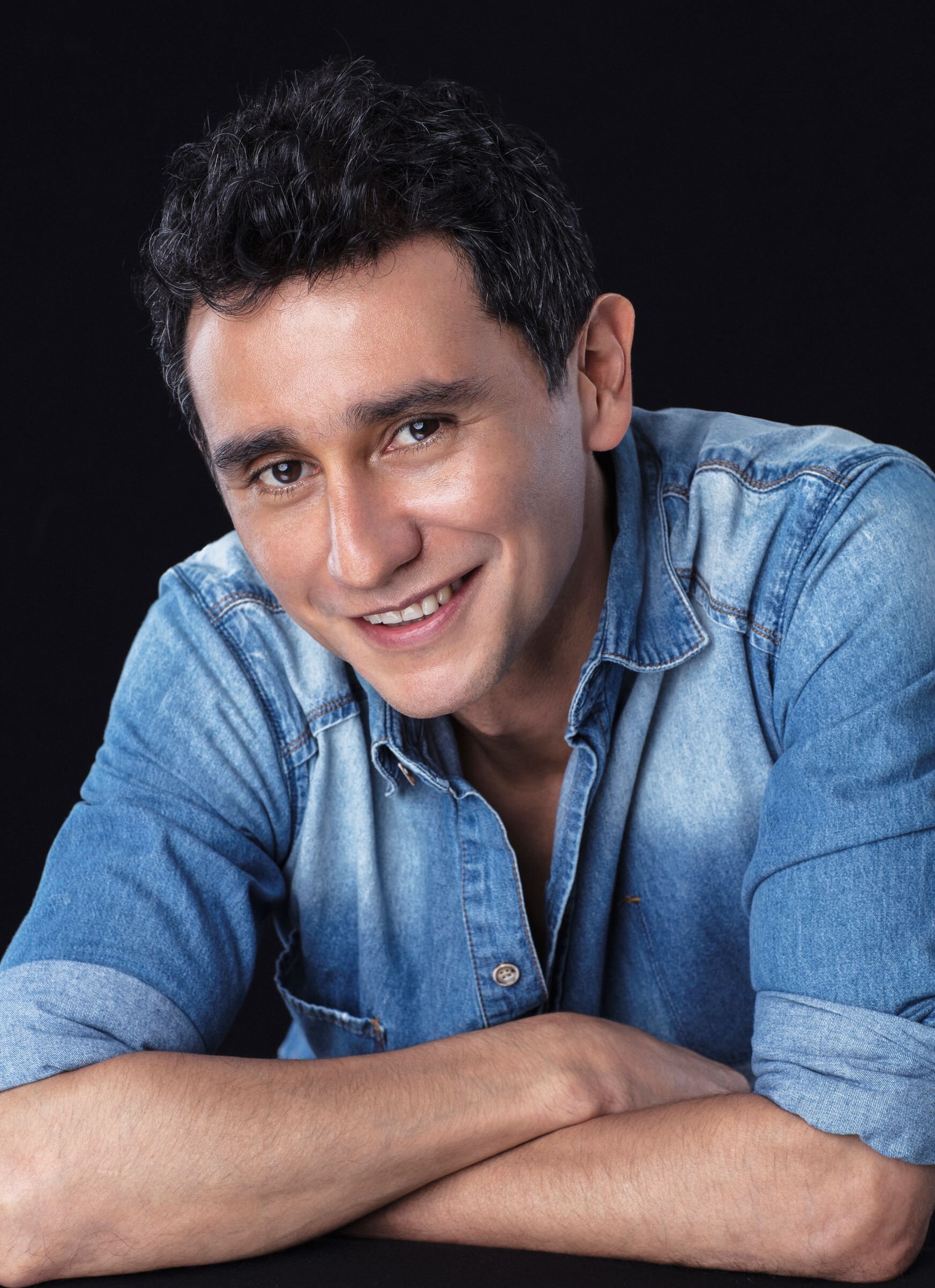 Carlos Manuel Vesga — Manousos Oviedo