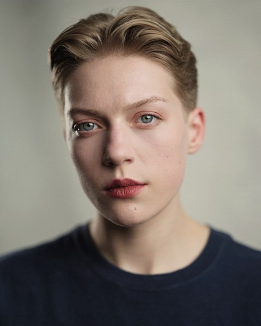 Oliver Wickham — Young Larissa Weems