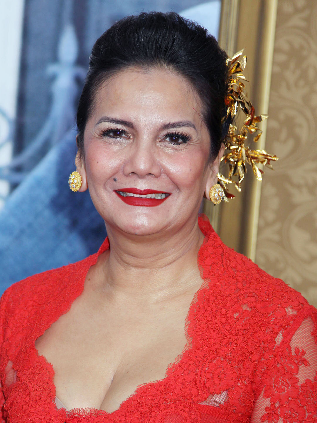 Christine Hakim — Ibu Ratna
