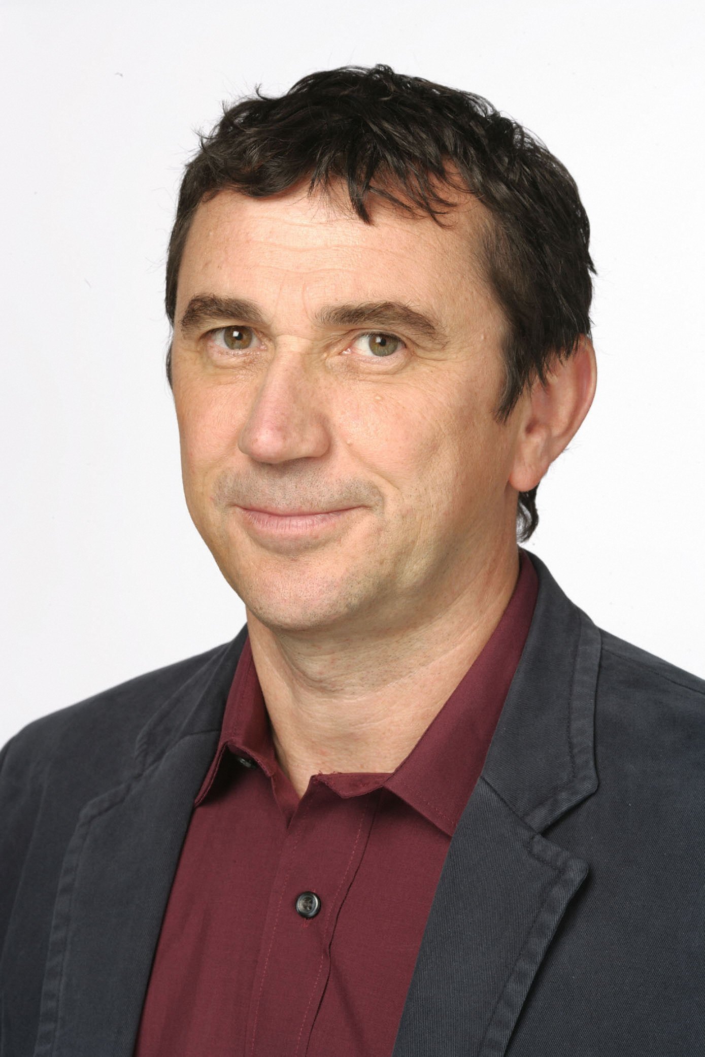Phil Daniels — Maester Gerardys