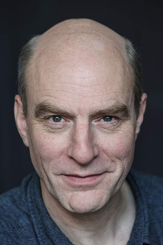Simon Kunz — Sir Edwin