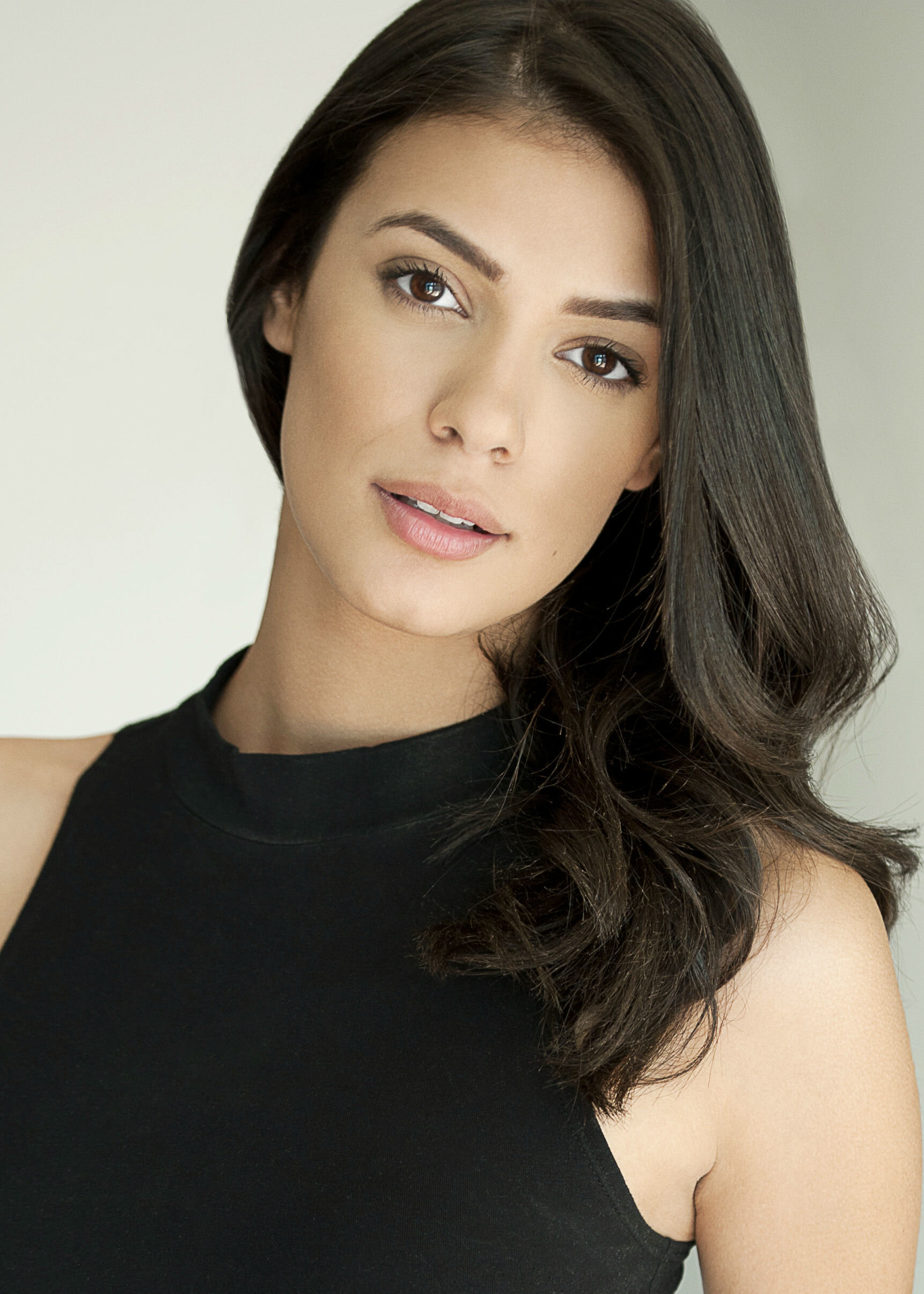 Laysla De Oliveira — Cruz Manuelos