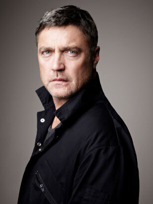 Vincent Regan — Vice-Admiral Garp