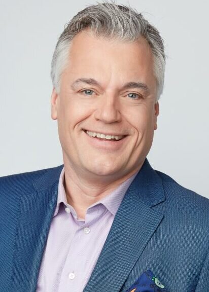 Roger Petersen — Male News Anchor