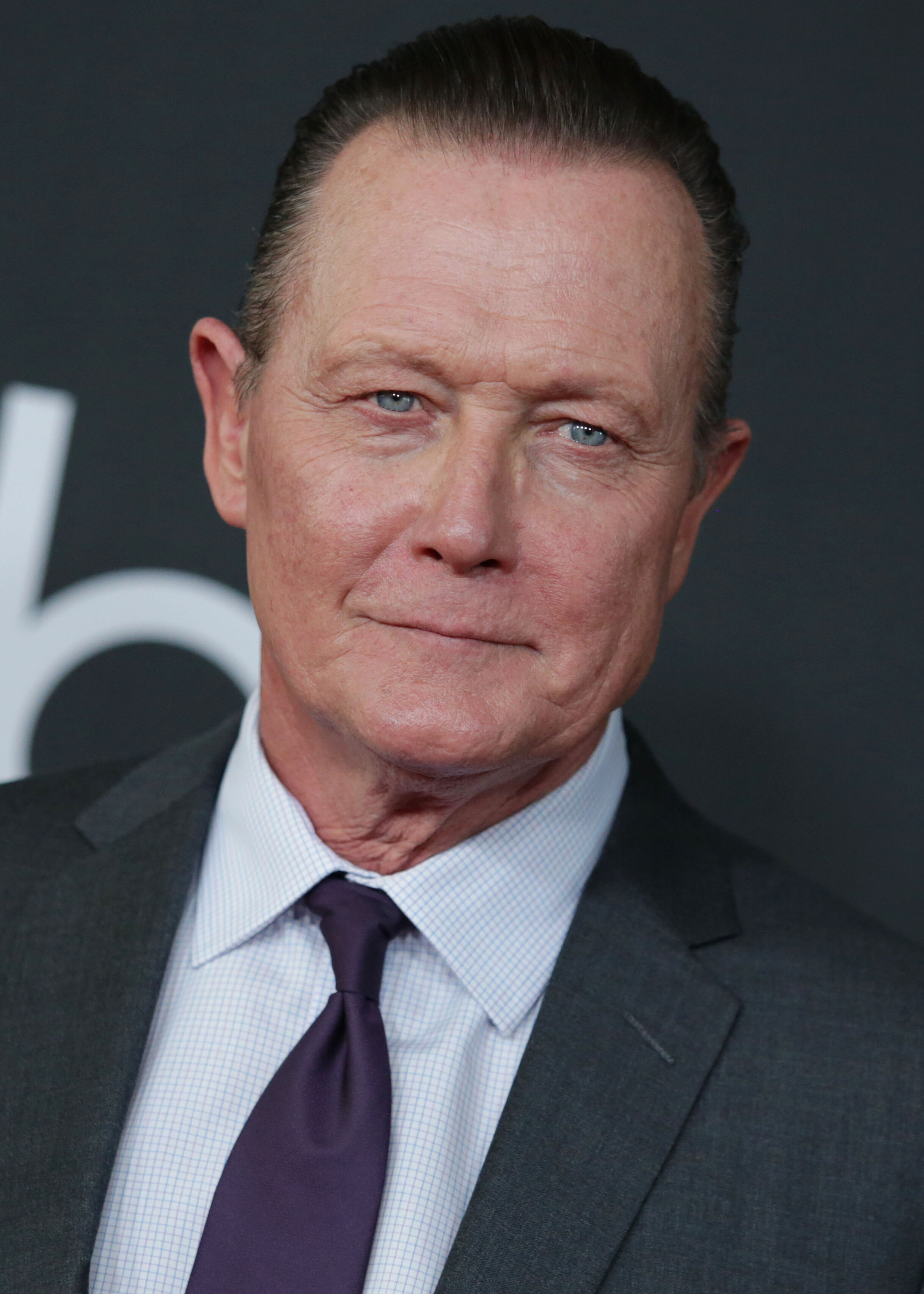Robert Patrick — August "Auggie" Smith