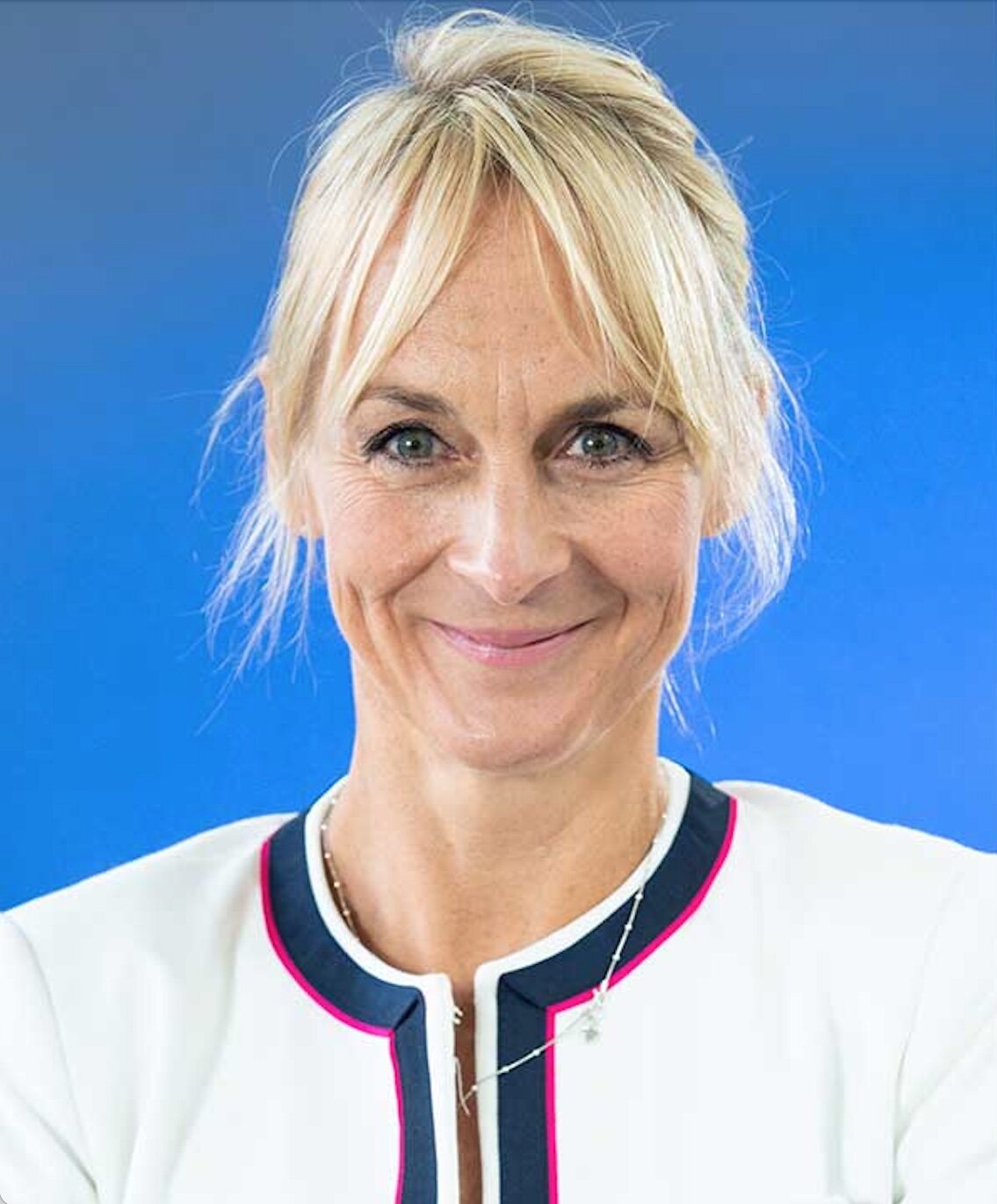 Louise Minchin — Serena