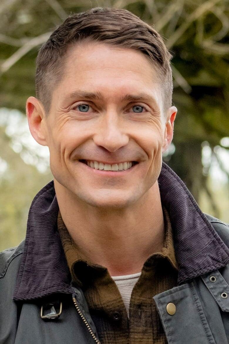 Matthew MacCaull — Lieutenant Hatch