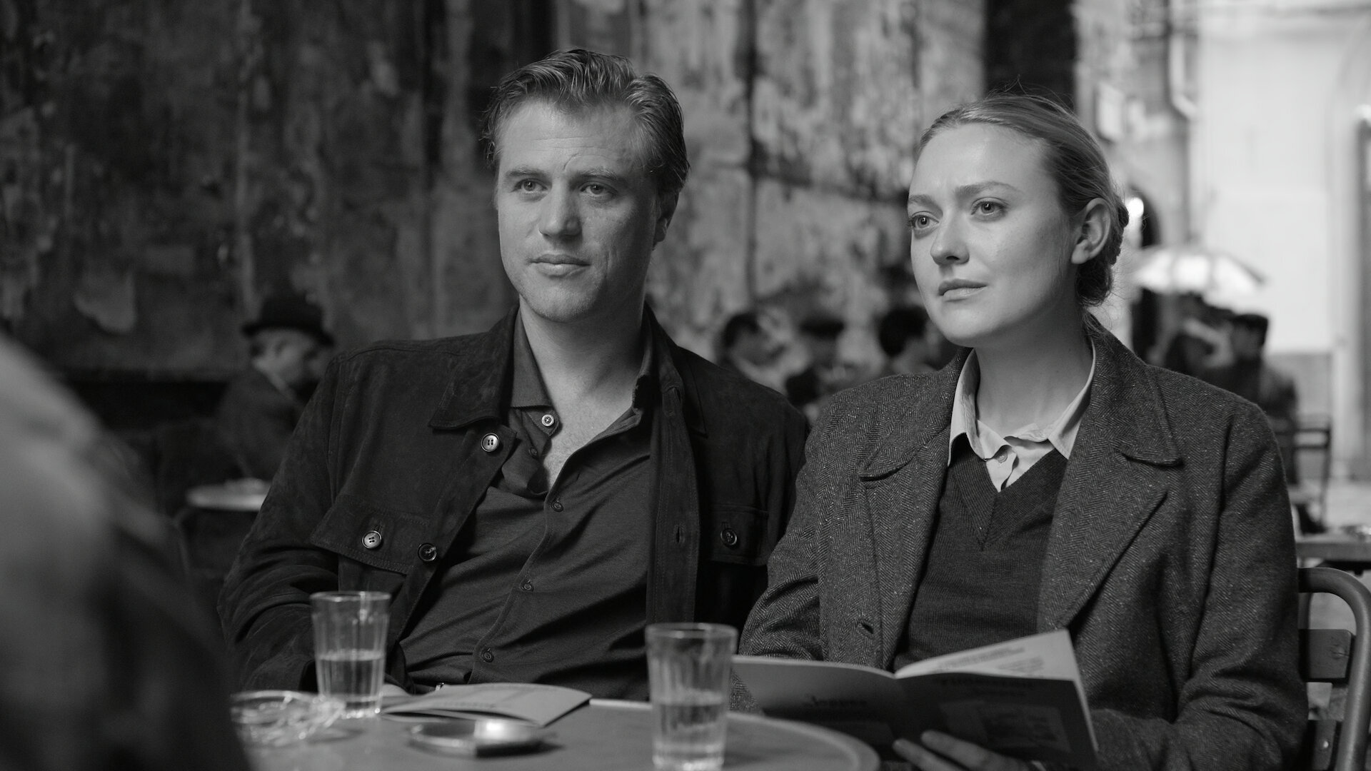 Кадр из серии III SOMMERSO