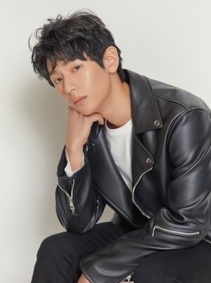 Lee Jung Joon — Revealed Guard